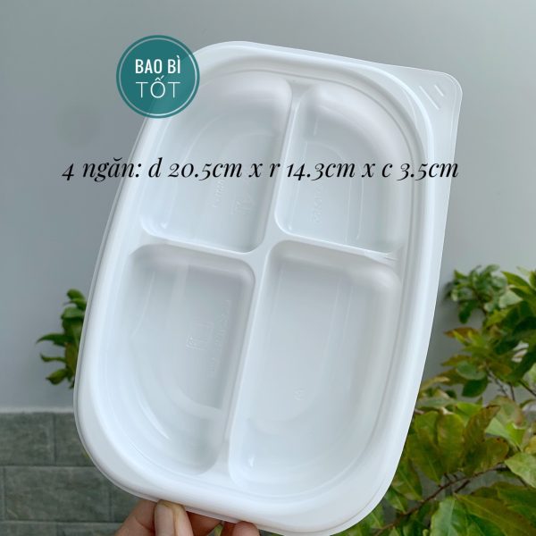 Hộp nhựa 4 ngăn